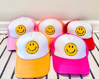 Truckerpet met smileypatch, achterkant van netstof, bladerdeegschuim