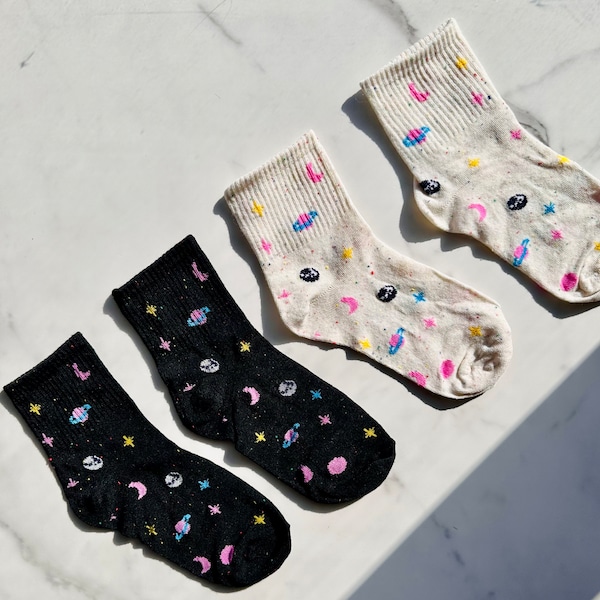 Chaussettes mignonnes de l'univers, chaussettes lune et étoiles, chaussettes planètes rétro, chaussettes inspirées de la galaxie, chaussettes spatiales amusantes, chaussettes fantaisie, coffret cadeau chaussettes cosmos