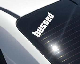 Busted Vinyl Auto Aufkleber: Videospiel-Parodie im Rennstil