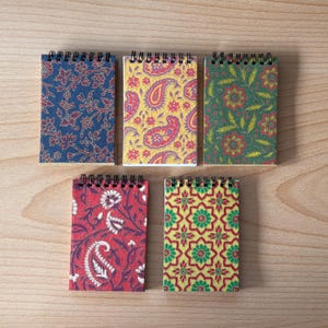 5 mini kieszonkowych pamiętników, ręcznie robione notesy, zeszyty do pisania, oprawa spiralna, notatniki, artykuły piśmiennicze, małe książeczki.