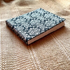 Kleines Landschafts Aquarell Skizzenbuch, 320g/m², Khadi Baumwolle, 100% Baumwolle, 22 Seiten, Schwarz und Silber Bucheinband, Handgemacht, Traveler’s Notebook