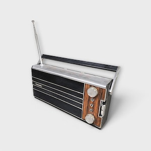 Radio portátil para picnic PHILIPS 22RL382/15R, diseño vintage de 1968, en funcionamiento