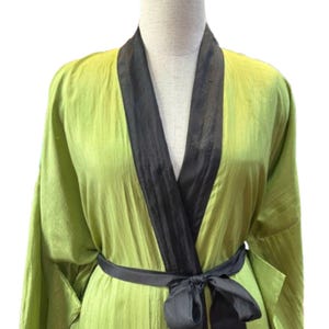 100% Seidenrobe für Frauen und Männer, reine Maulbeerseide für den Sommer, Naturseide in benutzerdefinierten Größen und Farben, echtes Seidenkleid.