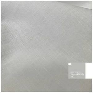 Puede incluir: Primer plano de tela de lino blanca con una sutil textura tejida. La tela tiene un aspecto suave y ligeramente arrugado, con l&iacute;neas diagonales que a&ntilde;aden inter&eacute;s visual. La tela es de color blanco neutro.