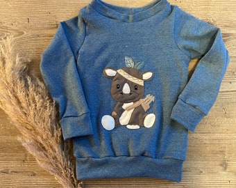 Sweater mit Nashorn