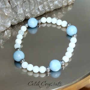 Angelit Mondstein Kristall Stretch Armband: Handgefertigte Naturstein Perlen mit Edelstahl Spacern