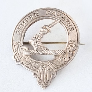 Distintivo de clã de prata provincial escocês vintage, lema Semper Paratus. GR/971