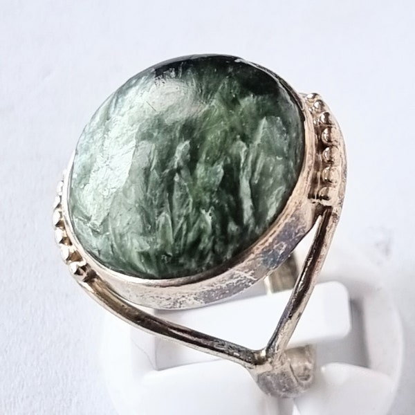 Vintage silver ring with green marble stone,possibly seraphine. E/r225