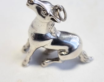 Vintage silver horse charm or pendant, 1970s 1980s period. KI/247