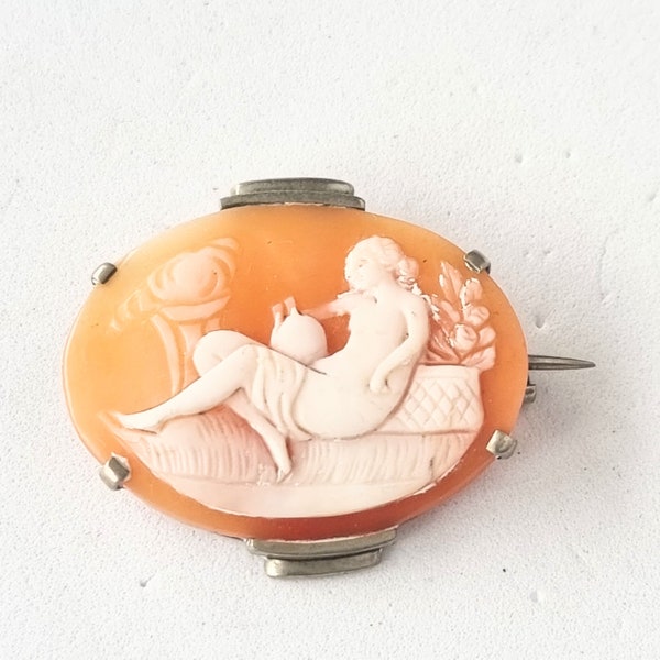 Natural shell cameo, a "classical lady at rest" in a white metal brooch mount. KO/1071