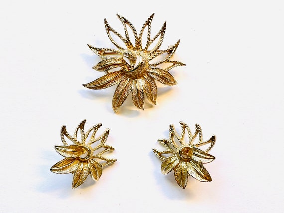 Vintage Jewelry Sarah Coventry "Demi-Flower" Sun … - image 1