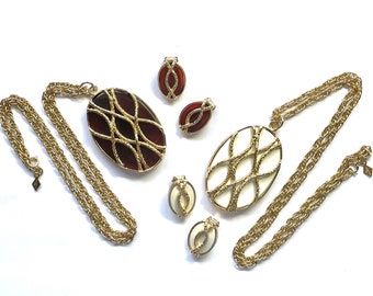 Matching clip earrings Twisted rope chain Sarah Coventry Designer set Vintage jewelry Vintage necklace