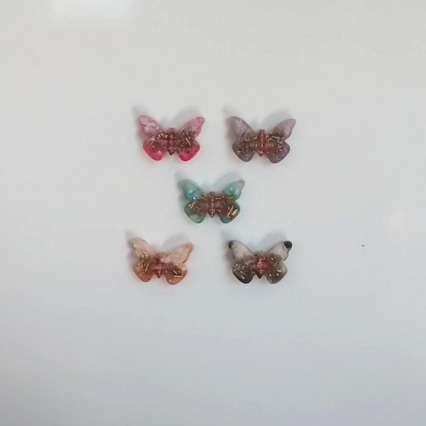 Orgonite, petit magnet papillon 4 cm, 5 coloris au choix