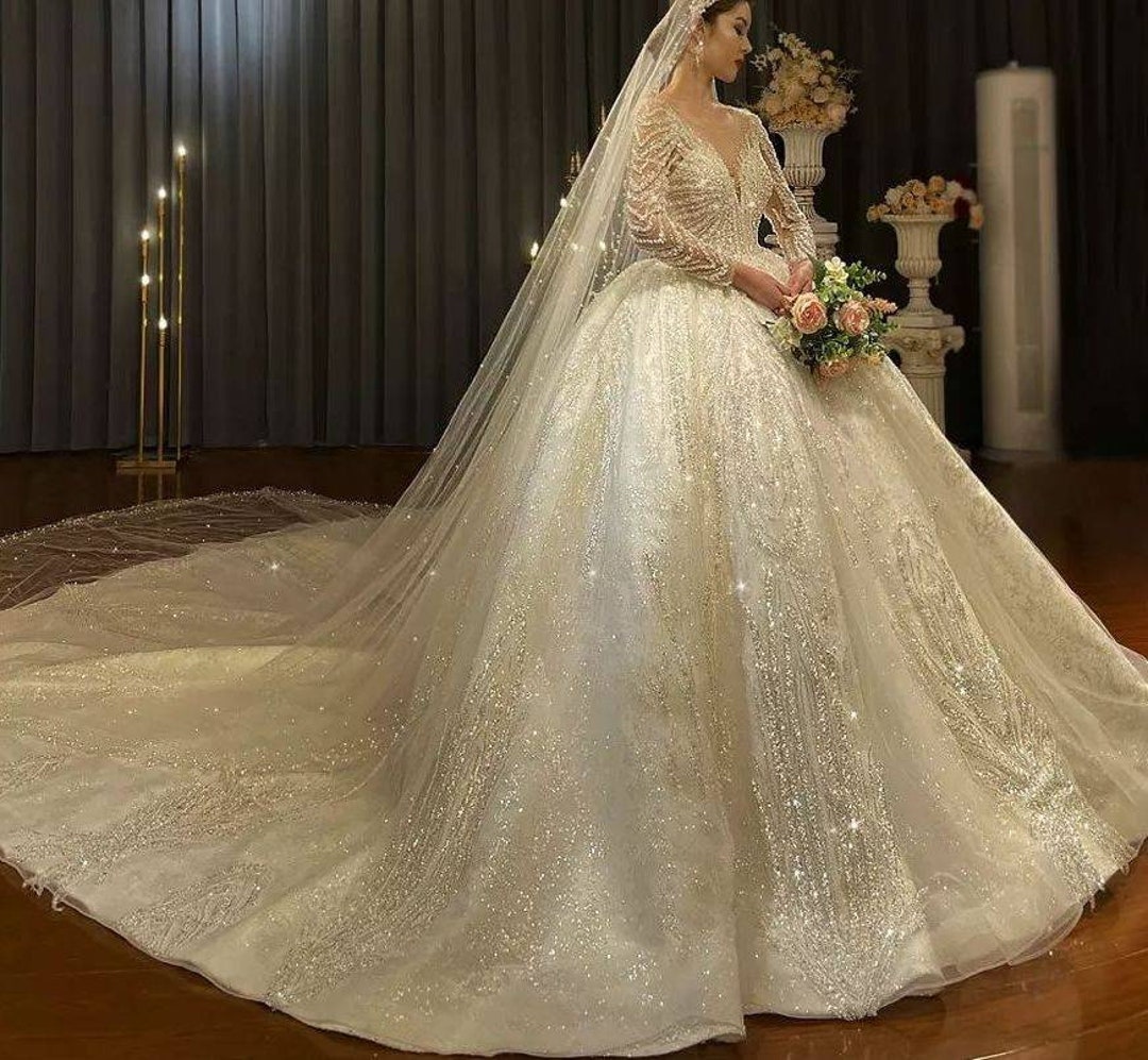 Dubai Style Luxurious Wedding Dress With Royal Train / 2022 - Etsy
