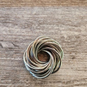 Mobius ball chainmail fidget toy