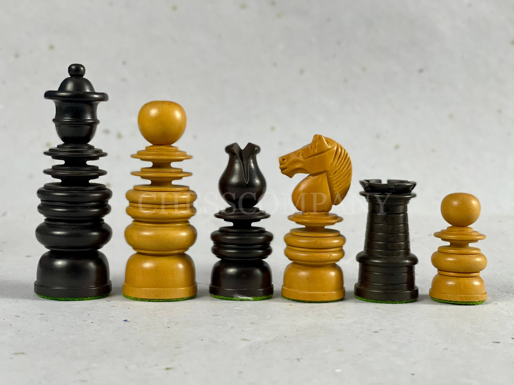 THE REPRODUCTION OF 1960 MIKHAIL TAL CHESS SET CRIMSON BOXWOOD & EBONIZED  4.125 KING WITH 2 SQUARE CHESS BOARD