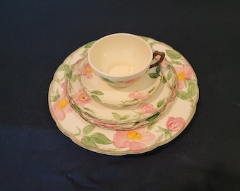 Vintage 1940's Franciscan Earthenware Desert Rose 5 piece place setting