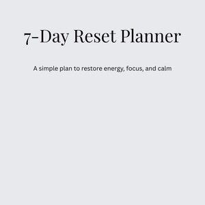 Könnte beinhalten: Hellgraues Bild mit dem Text "7-Day Reset Planner" in fetter, schwarzer Schrift. Darunter steht: "A simple plan to restore energy, focus, and calm." Der untere Teil des Bildes zeigt "Printable & digital use."