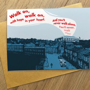 NUEVO: Tarjeta de felicitación Walk On, de Anfield Road de Chris Shepherd, su primera novela gráfica para Titan Comics. Bueno para los cumpleaños de los fanáticos de LFC,