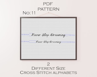 Może przedstawiać: Cyfrowy wzór PDF do haftu krzyżykowego z frazą "Never Stop Dreaming" w dwóch różnych rozmiarach. Wzór jest pokazany w czarnej ramie na białej ścianie.