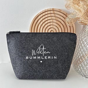 Filz Kosmetiktasche " Weltenbummlerin " personalisiert | Reise Urlaub | Au-Pair | Auslandssemester | Studium | Bucket List | Geschenkidee
