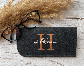 Personalized glasses case made of felt with name and initial | personalized gifts | birthday | girlfriend | Mom | Dad | Godmother