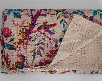 Indiase handgemaakte Kantha-bedsprei met vogelprint, tweepersoons, katoenen deken, bedovertrek, quilten, boho-beddengoed, gewatteerde bohemian Gudari