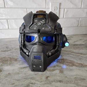 Gears of War Anthony Carmine Helmet