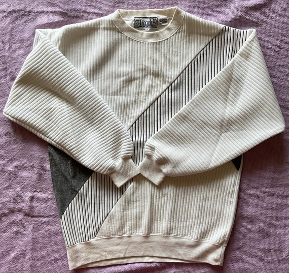 Grey striped sweatshirt - image 6
