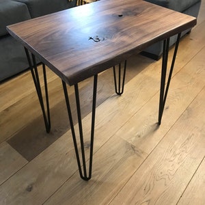 American Black Nussbaum Seite / Beistelltisch / Live Edge / Industrial Style Haarnadel Beine