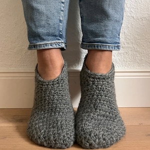 Selbstgehäkelte gemütliche Hausschuhe aus Wolle, personalisierte Pantoffeln, Herbst, Winter, Sofaschuhe, Kuschelig und warm