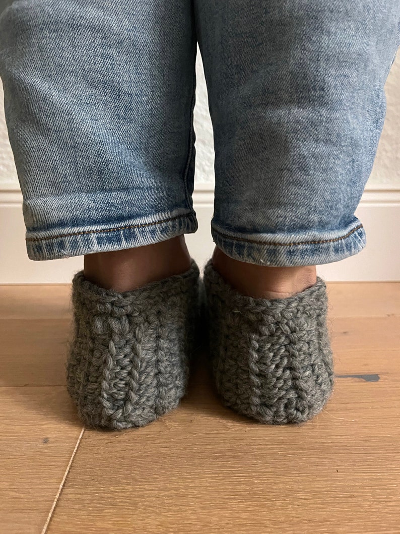 Selbstgehäkelte gemütliche Hausschuhe aus Wolle, personalisierte Pantoffeln, Herbst, Winter, Sofaschuhe, Kuschelig und warm