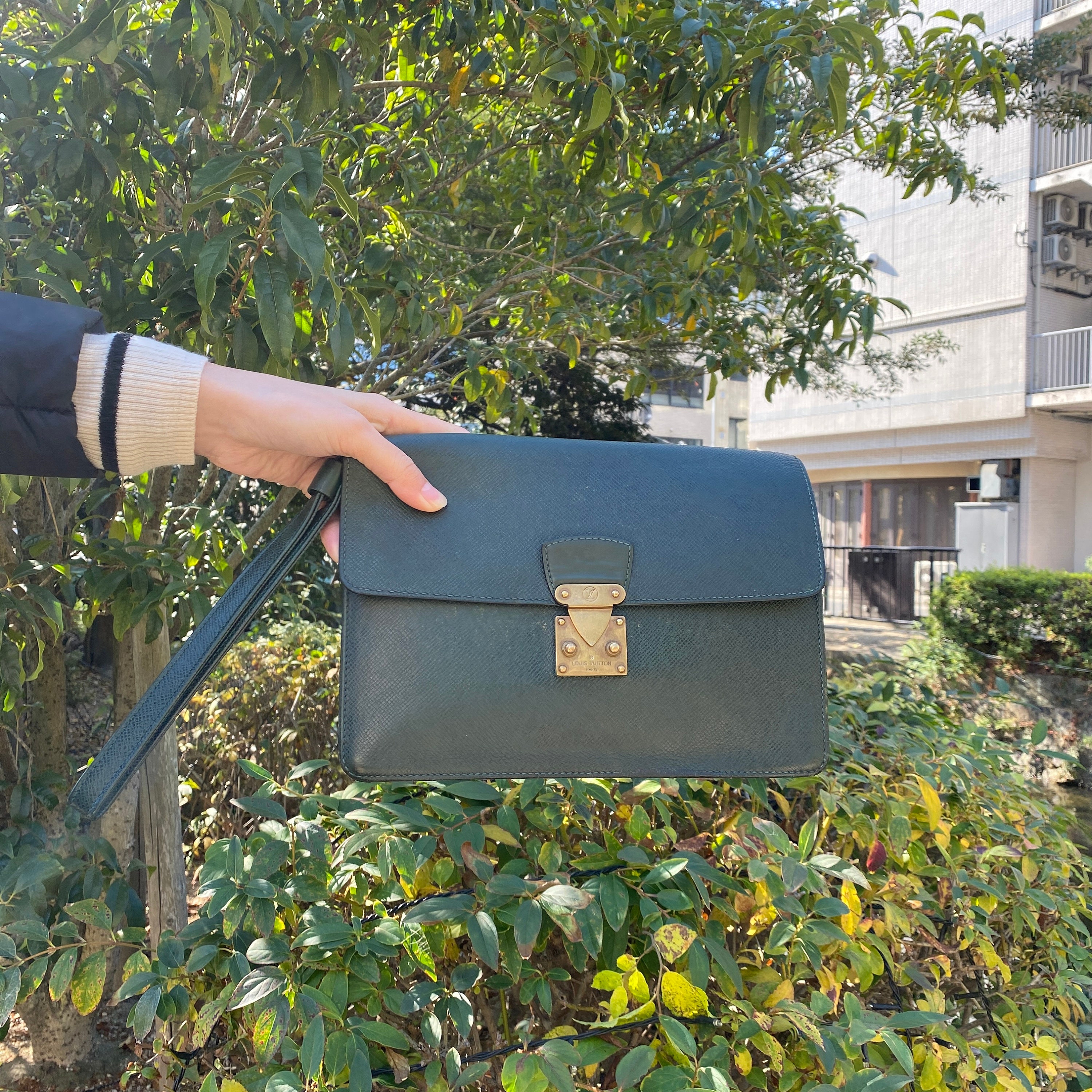 Louis Vuitton Vintage - Epi Art Deco Clutch Bag - Green - Leather