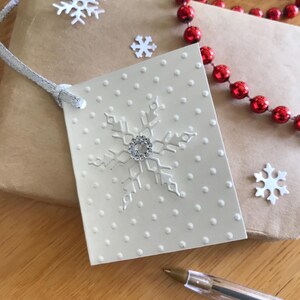 Étiquettes flocon de neige et cartes-cadeaux en relief !