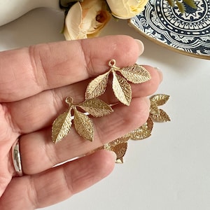 Guldbladsberlock: Örhängeskomponent i zinklegering (2 st)