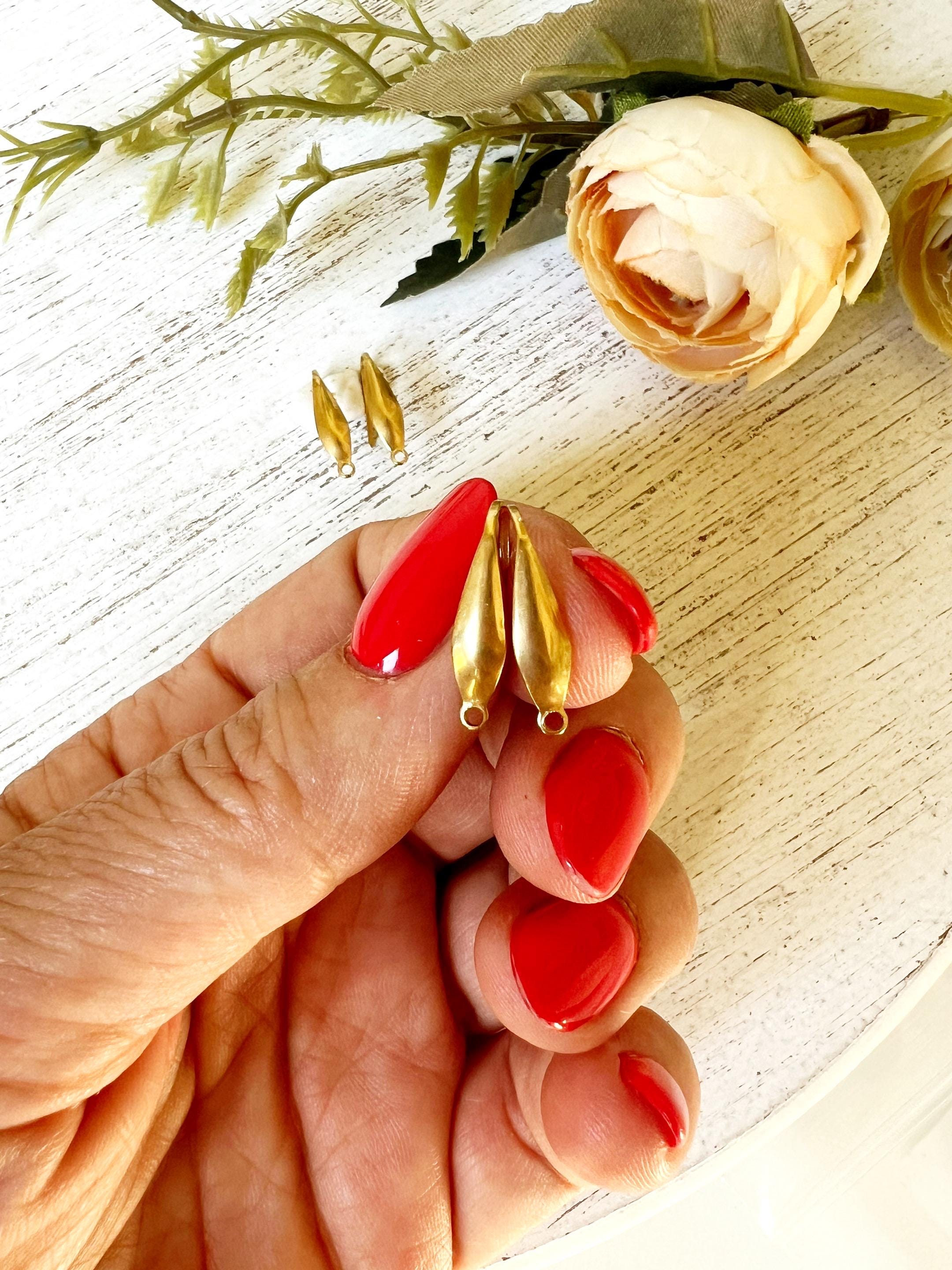 Orecchini in argento 925 placcati in oro 18 carati con bottone a forma di fiore e zirconia bianca - Italia