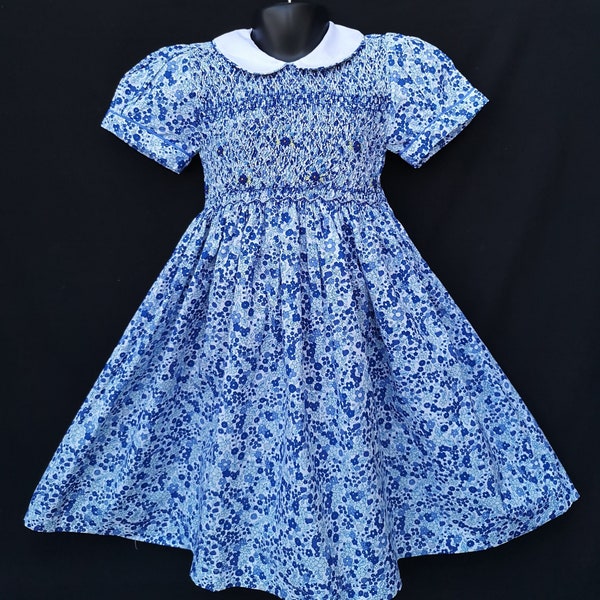 Robe smocks manches ballons  en coton fleurs bleues 1 an à 12 ans