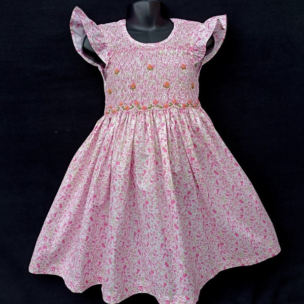 Robe smocks manches volantes en coton liberty rose 1 an à 12 ans