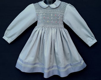 Gesmokte jurk met lange mouwen van grijze piquékatoen, 1 tot 12 jaar