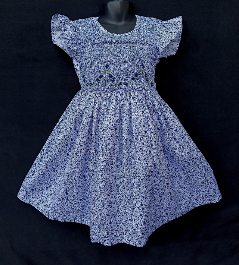 Robe smocks manches volantes en coton liberty bleu 1 an à 12 ans image 1