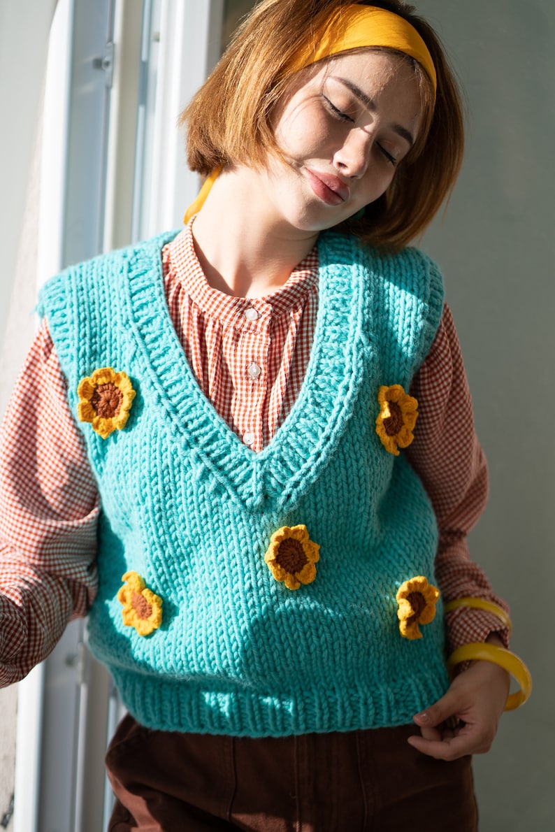 Gilet pull en tricot de tournesol, cardigan au crochet bleu surdimensionné fait à la main et unique, gilet biologique recyclable durable, vêtements volumineux confortables image 5