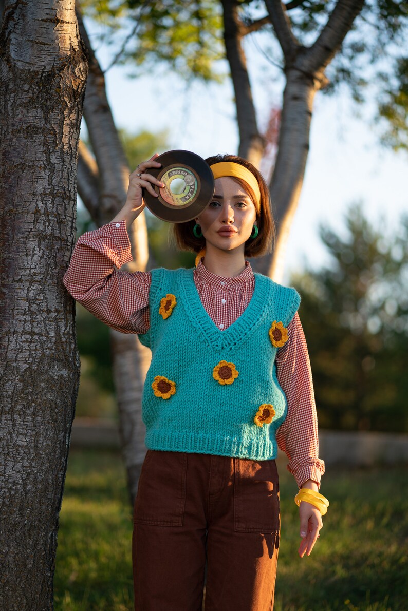 Gilet pull en tricot de tournesol, cardigan au crochet bleu surdimensionné fait à la main et unique, gilet biologique recyclable durable, vêtements volumineux confortables image 10