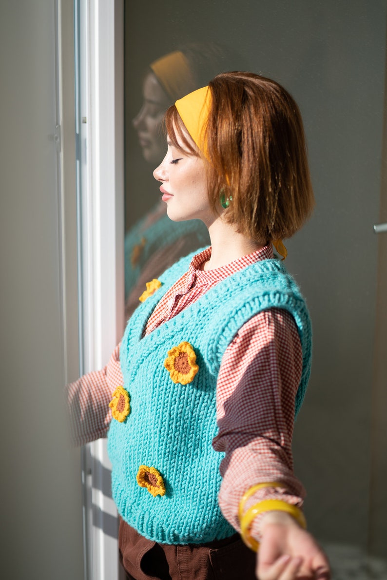 Gilet pull en tricot de tournesol, cardigan au crochet bleu surdimensionné fait à la main et unique, gilet biologique recyclable durable, vêtements volumineux confortables image 9