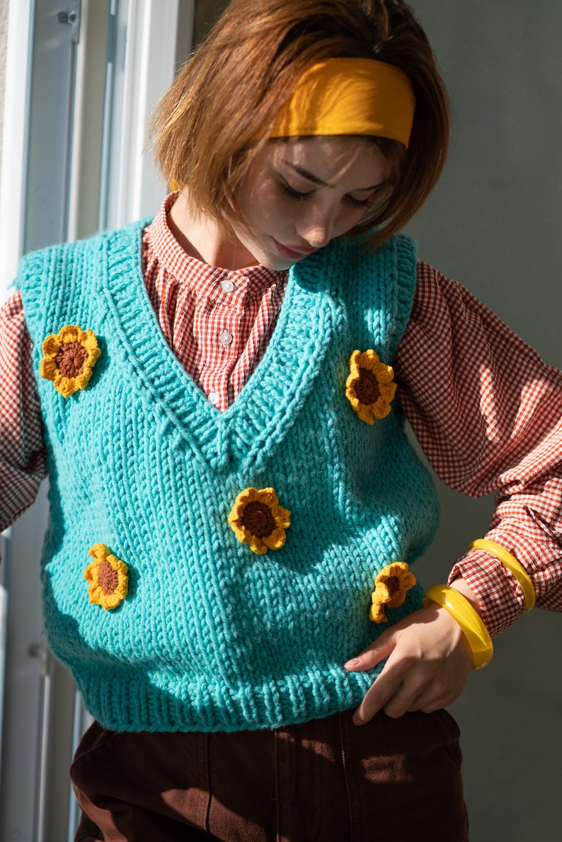 Gilet pull en tricot de tournesol, cardigan au crochet bleu surdimensionné fait à la main et unique, gilet biologique recyclable durable, vêtements volumineux confortables image 2