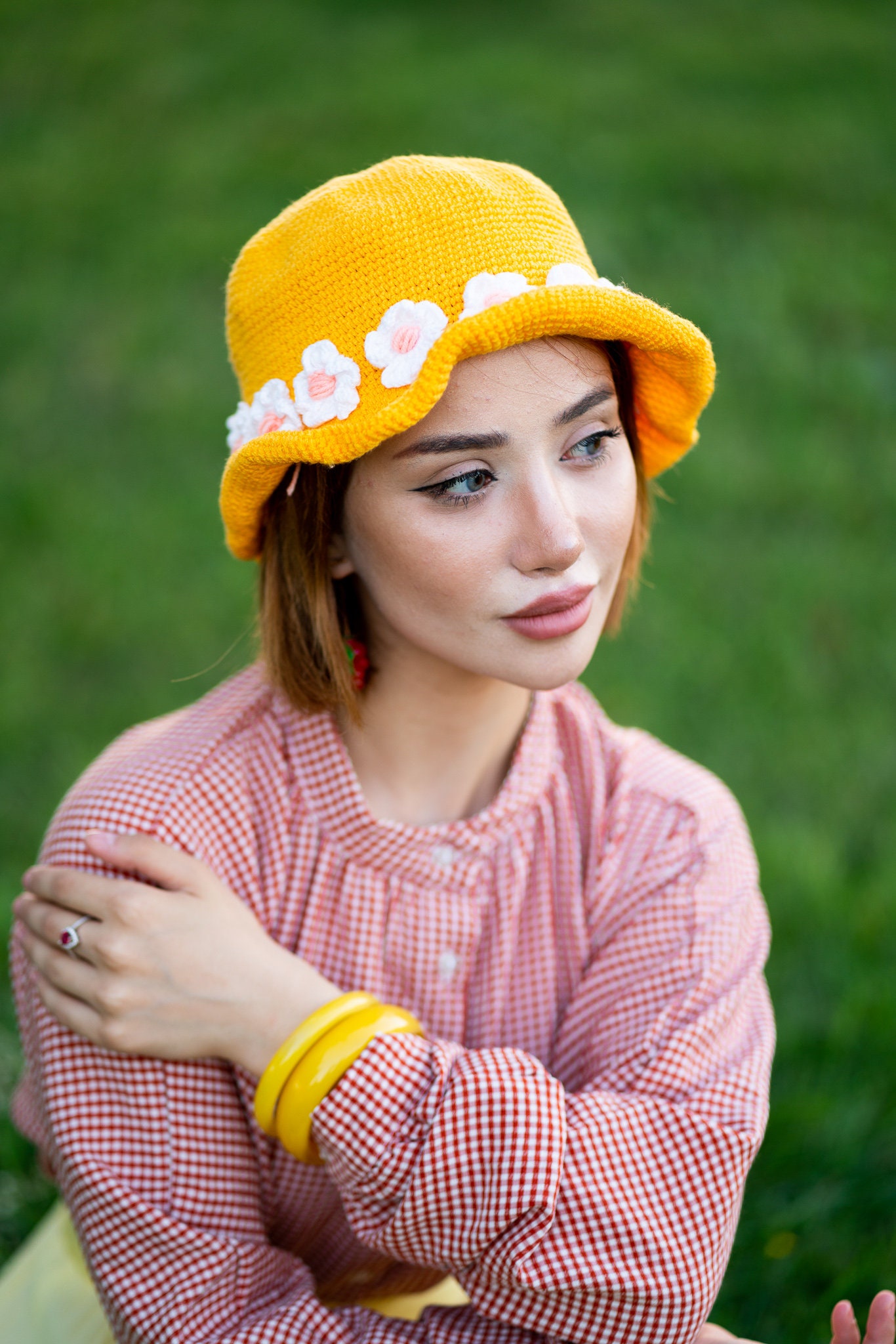 Yellow Daisy Crochet Bucket Hat: Handmade Summer Floral Cap  display picture 2