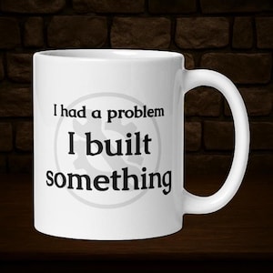 Tazza divertente con l&#39;artigliere di D&D – &quot;Ho avuto un problema...&quot; – 11 oz, regalo TTRPG in bianco e nero per giocatori e ingegneri