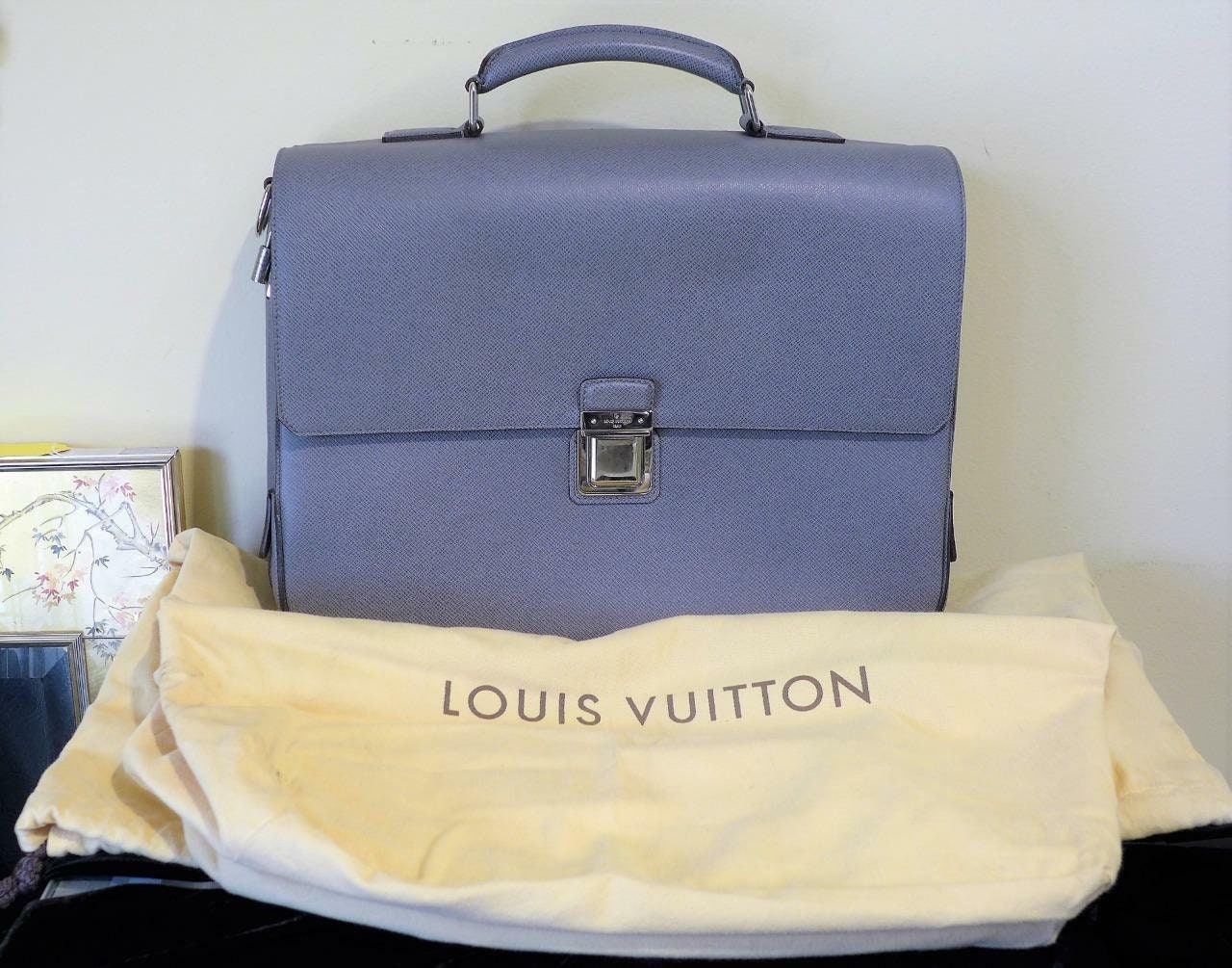 Louis Vuitton Grey Taiga Leather Vassili GM Taiga Glacier 