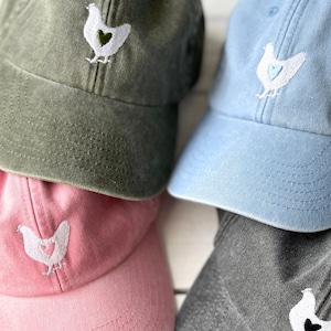bestickte Mütze mit Huhn | Geschenk für Hühner-Liebhaber | Henne mit Herz Vintage | Baumwolle | Für Sie & Ihn
