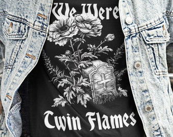 We Were Twin Flames T-Shirt | Dreamcore Grunge Kleidung | Horror eGirl Kleidung | Dark Pastel Goth - Jenseits der Schleier Kollektion #2