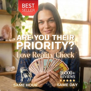 Könnte beinhalten: Eine Person hält einen Fächer aus Tarotkarten. Das Bild enthält den Text "ARE YOU THEIR PRIORITY? Love Reality Check" und "16000+ REVIEWS". Ein rotes Banner zeigt "BEST SELLER".